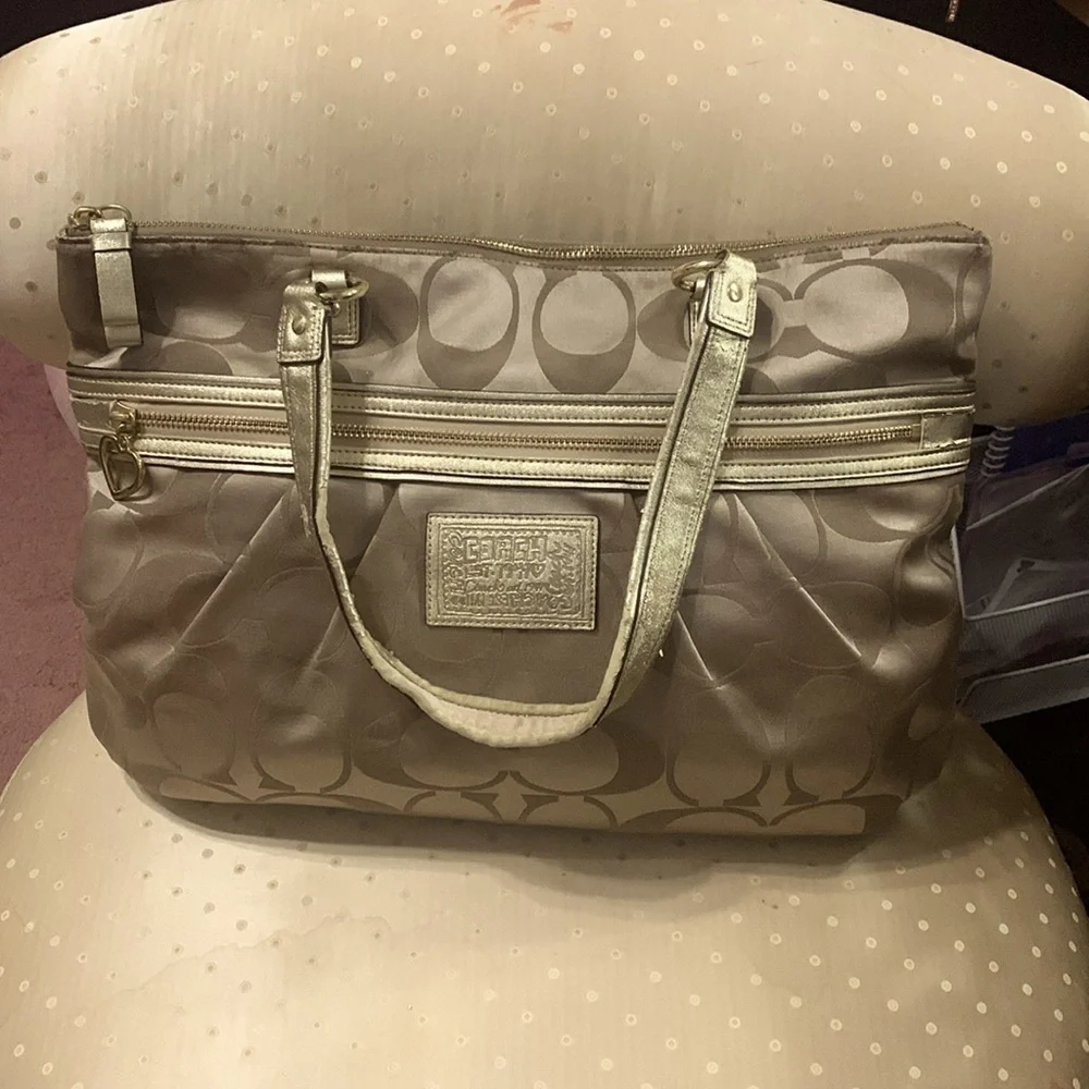 CoachTote Bag gold
Signature metallic gold - Picture 1 of 11